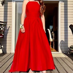 B&A High-low Gown w/ Pockets - Red size 5/6 (prom)